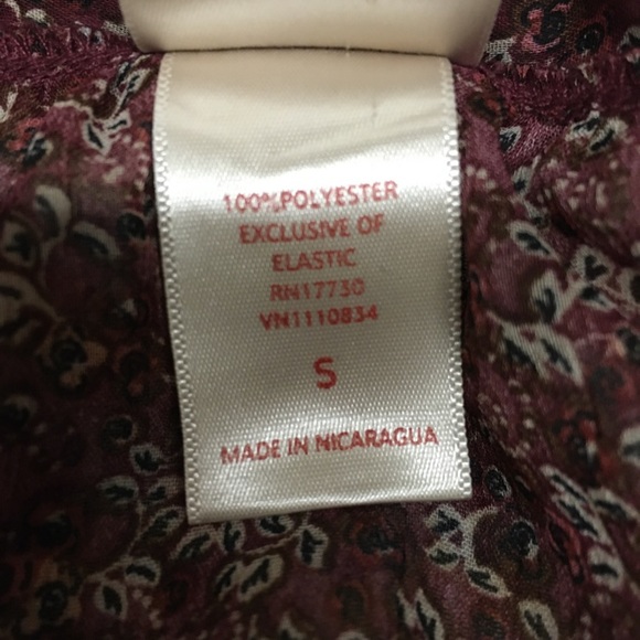 Small Mossimo red shirt with flowery pattern - Picture 3 of 3